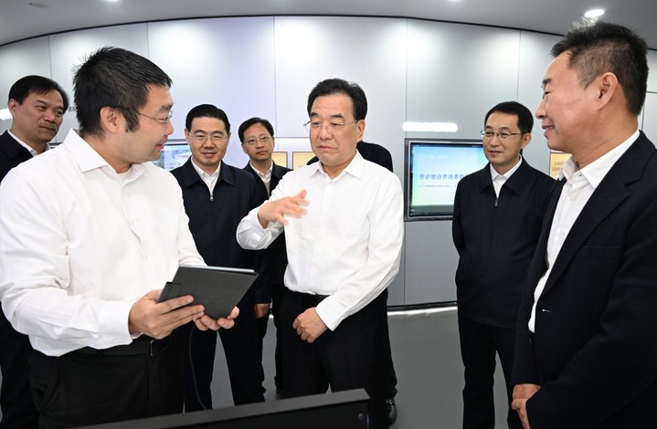 信長星在蘇州調研時強調 全面實施&ldquo;人工智能+&rdquo;行動 著力培育壯大新興產業和未來產業